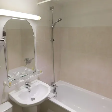 Hotell Brit 2*